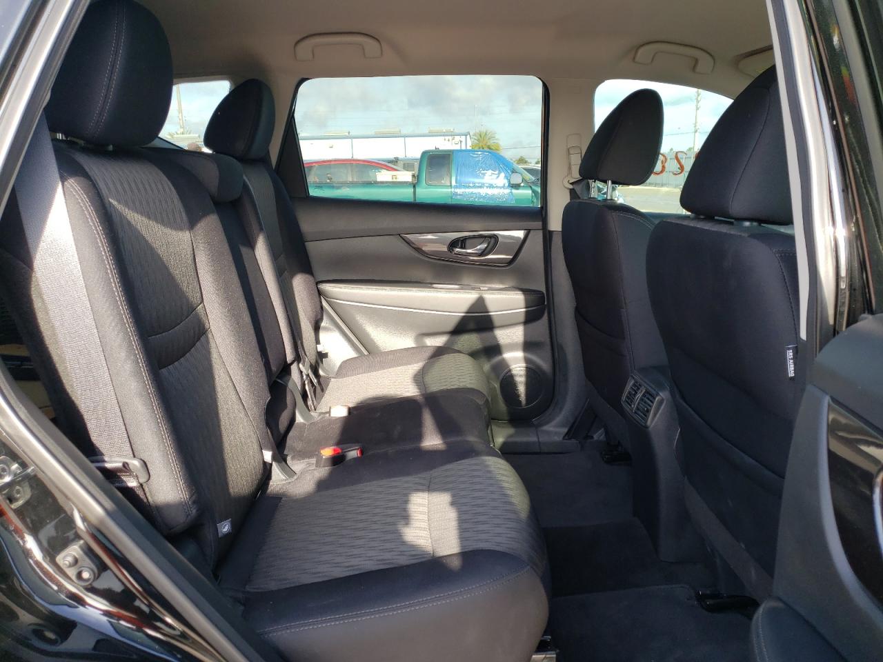 Photo 6 from auction – 2019 NISSAN ROGUE S with VIN 5N1AT2MT0KC845715