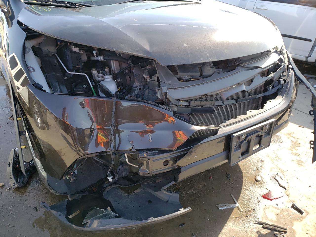 Photo 9 from auction – 2014 HONDA CR-V LX with VIN 2HKRM4H35EH695913