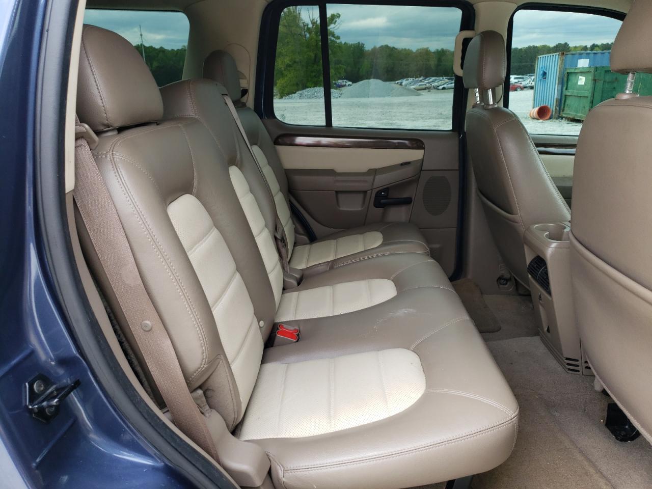 Photo 6 from auction – 2005 FORD EXPLORER E with VIN 1FMZU64K25UB43389