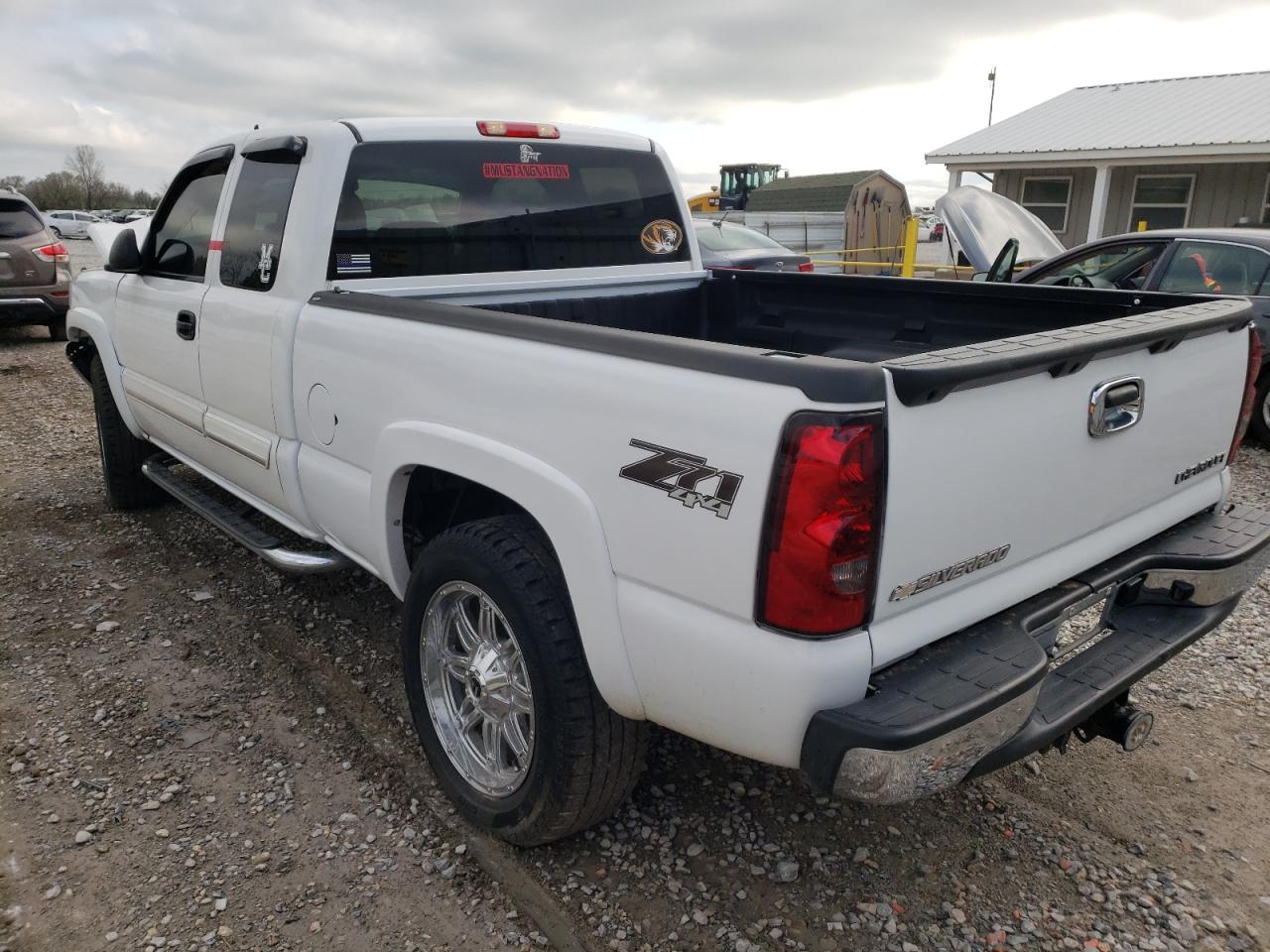 Photo 3 from auction – 2006 CHEVROLET SILVERADO with VIN 1GCEK19B26Z246515