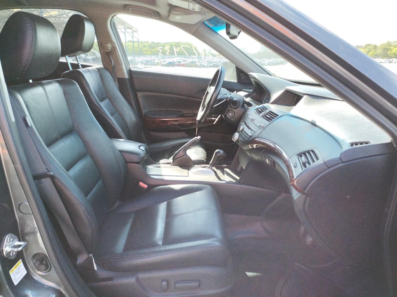 Photo 5 from auction – 2011 HONDA ACCORD CRO with VIN 5J6TF1H54BL002377
