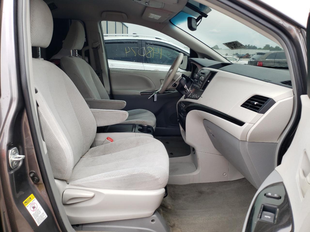 Фото 5 с аукциона – 2013 TOYOTA SIENNA LE с VIN 5TDKK3DC8DS342064