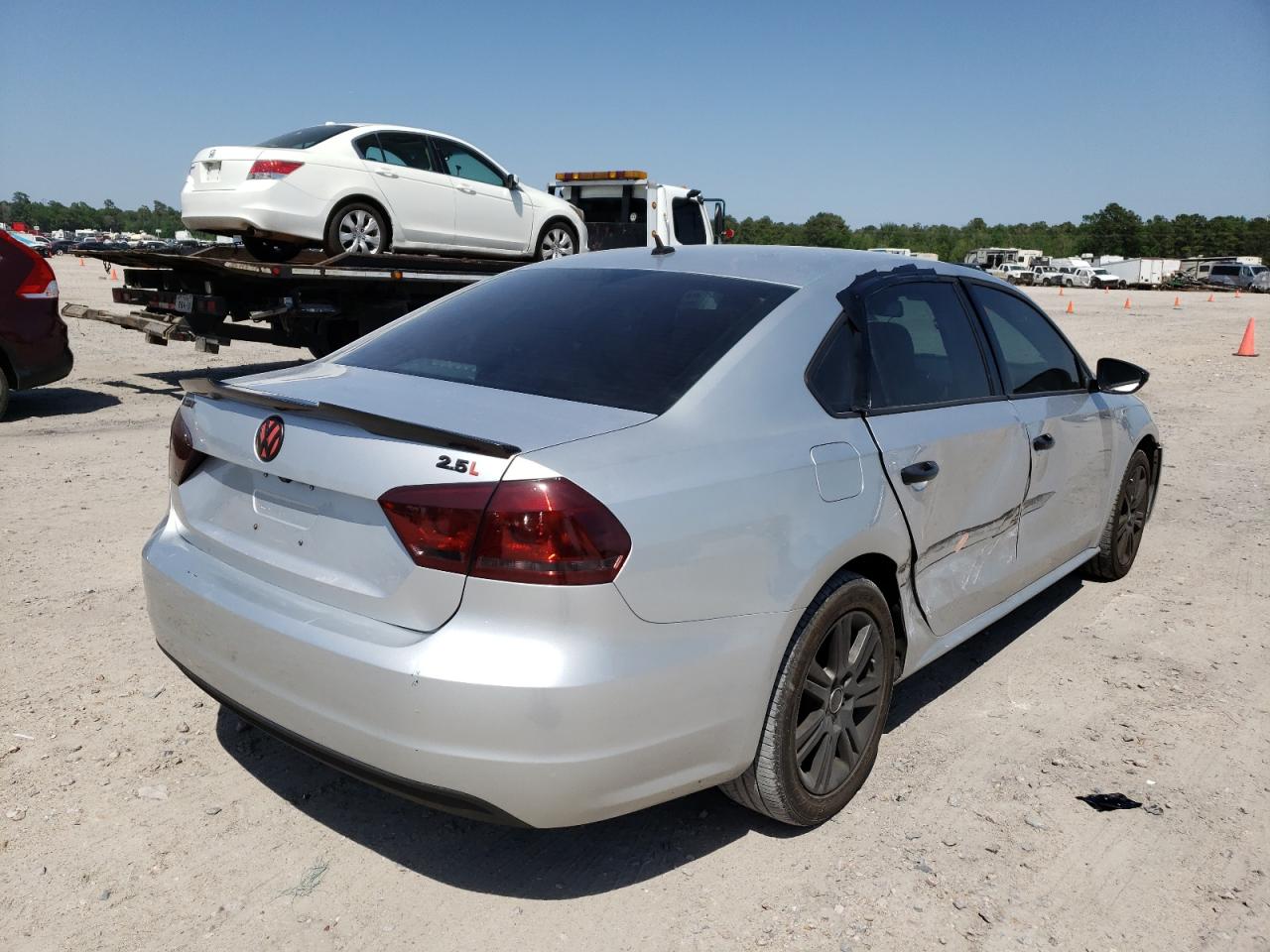Photo 4 from auction – 2012 VOLKSWAGEN PASSAT S with VIN 1VWAP7A36CC062553