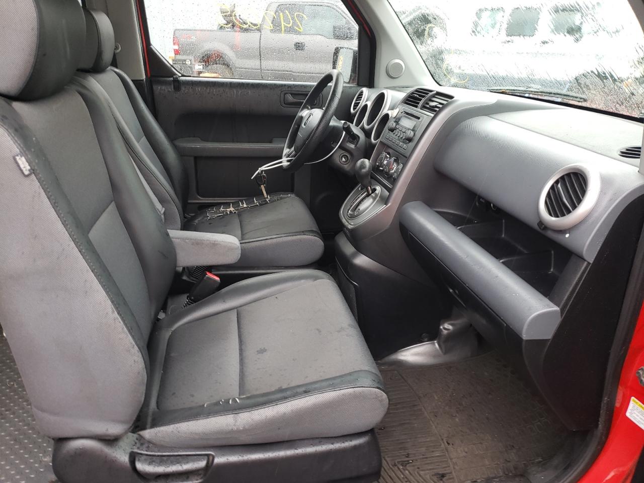 Photo 5 from auction – 2005 HONDA ELEMENT EX with VIN 5J6YH28685L011828