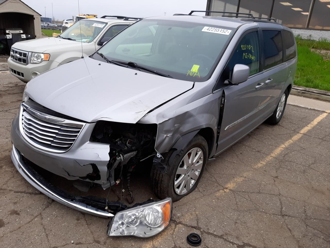 Photo 2 from auction – 2014 CHRYSLER TOWN & COU with VIN 2C4RC1BG0ER233713