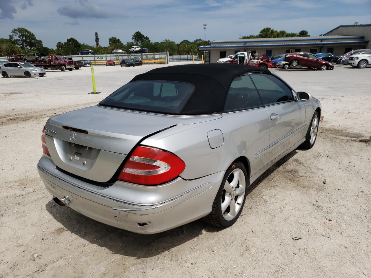 Photo 4 from auction – 2005 MERCEDES-BENZ CLK320 with VIN WDBTK65G45T047293