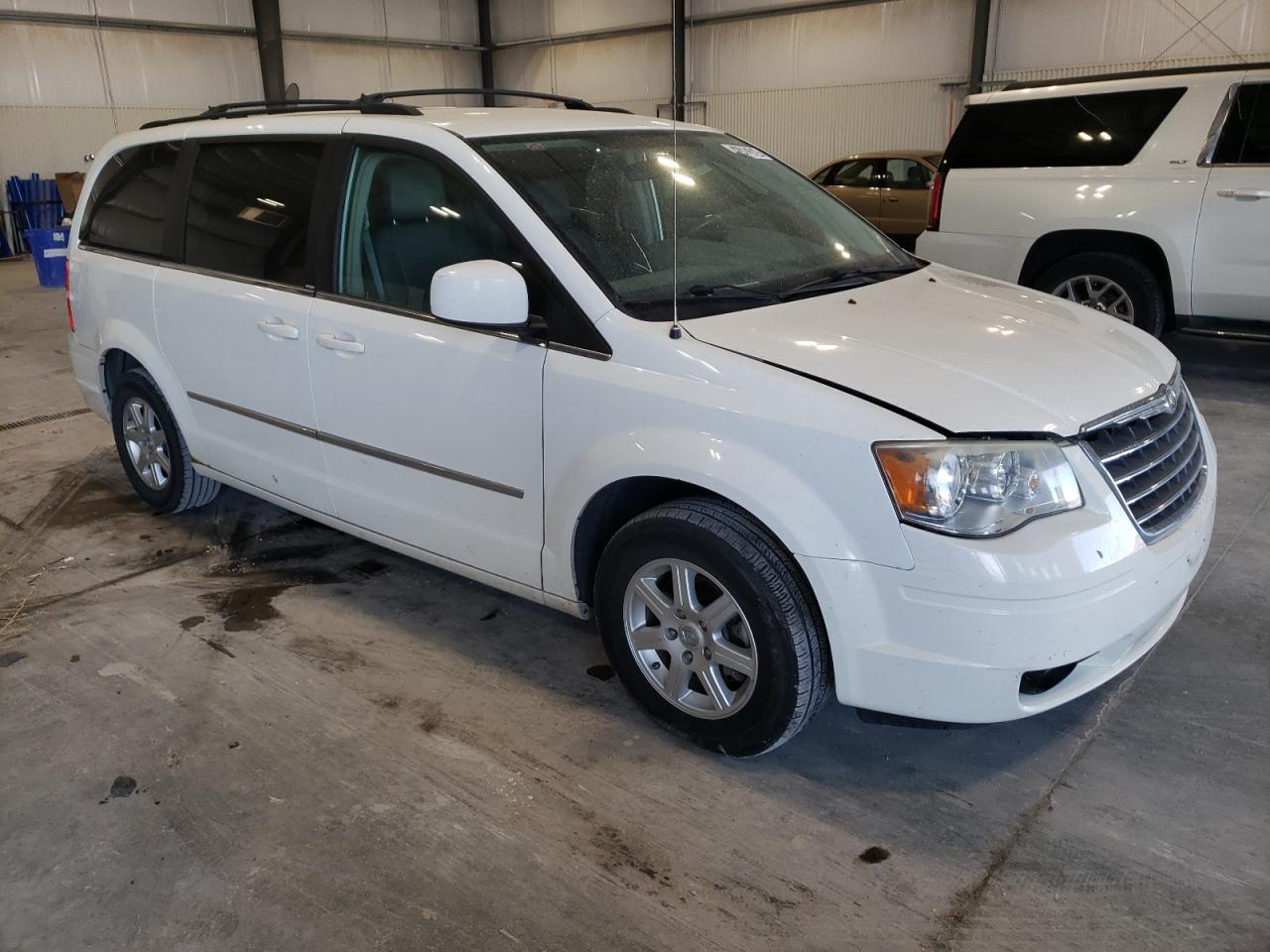 CHRYSLER TOWN & COU 2010 with VIN 2A4RR5D19AR319721 - Photo from auction