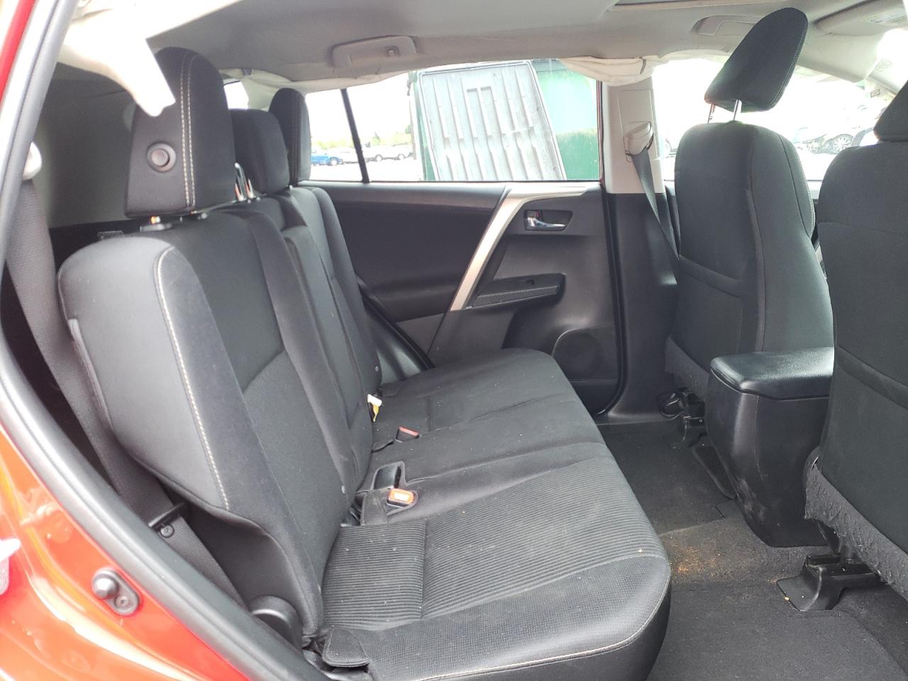 Photo 6 from auction – 2015 TOYOTA RAV4 XLE with VIN 2T3WFREVXFW151336