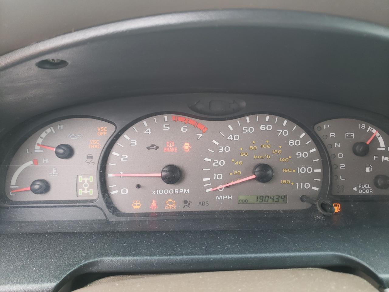 Photo 8 from auction – 2002 TOYOTA SEQUOIA with VIN 5TDBT44A42S095401