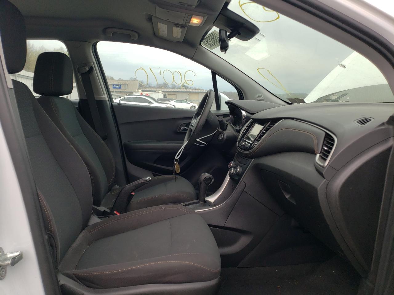 Photo 5 from auction – 2019 CHEVROLET TRAX LS with VIN 3GNCJNSB7KL399914