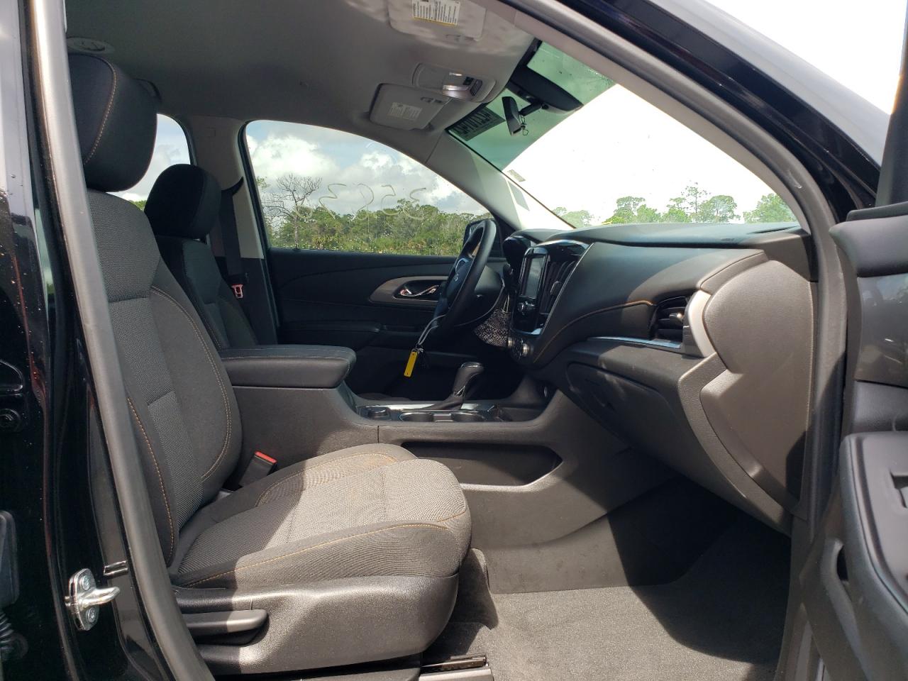 Photo 5 from auction – 2019 CHEVROLET TRAVERSE L with VIN 1GNERFKW3KJ308137