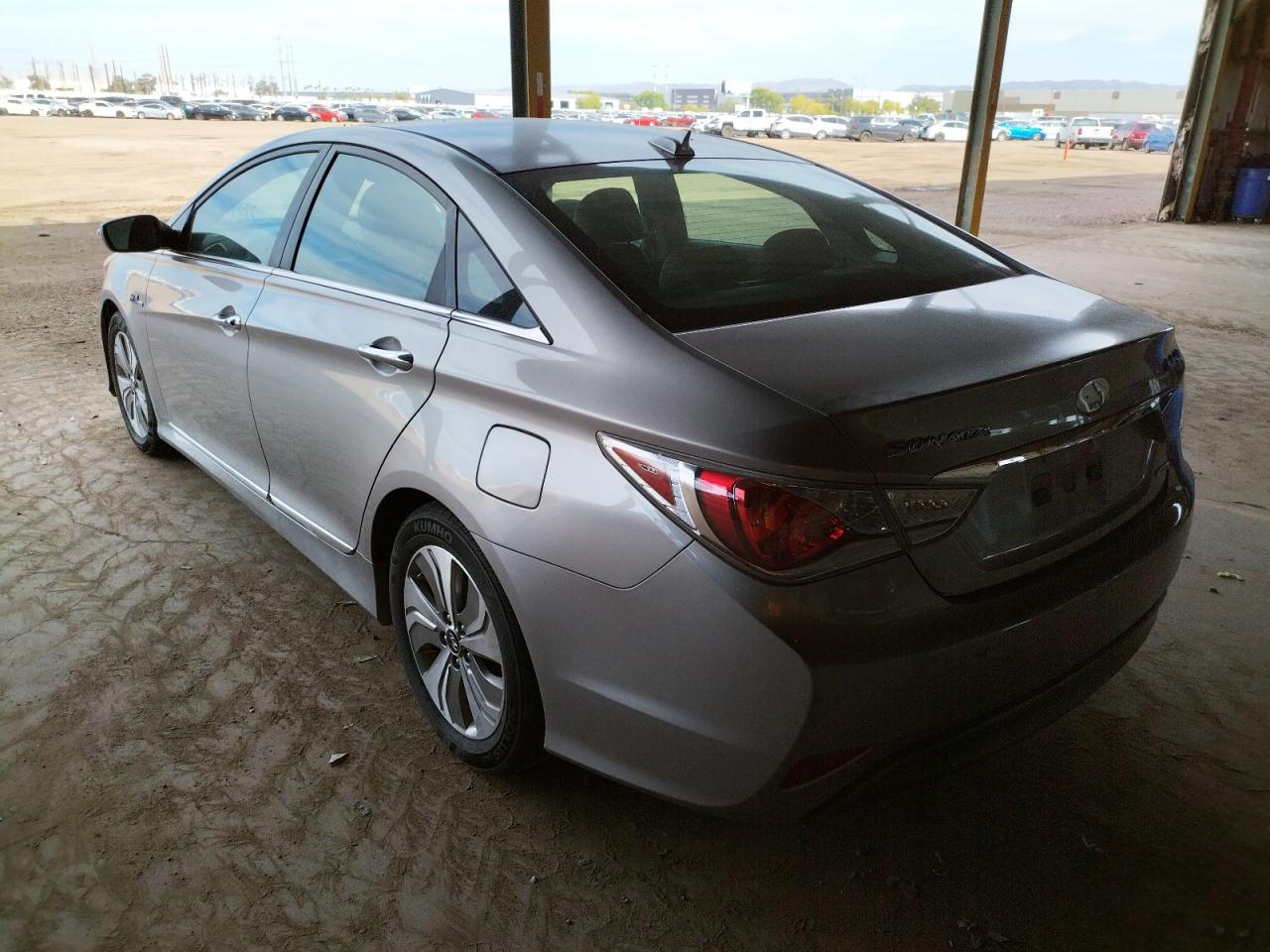 Photo 3 from auction – 2013 HYUNDAI SONATA HYB with VIN KMHEC4A49DA074227