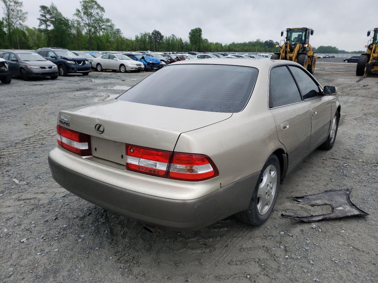 Photo 4 from auction – 2000 LEXUS ES 300 with VIN JT8BF28GXY0266009