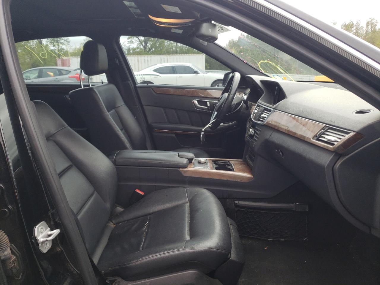 Photo 5 from auction – 2012 MERCEDES-BENZ E 350 with VIN WDDHF5KB2CA650921