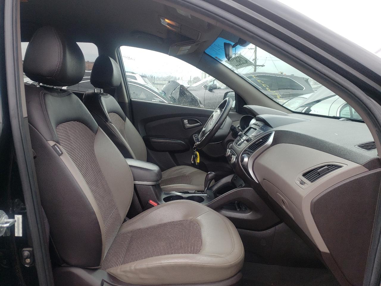 Photo 5 from auction – 2012 HYUNDAI TUCSON GLS with VIN KM8JUCAC2CU397562