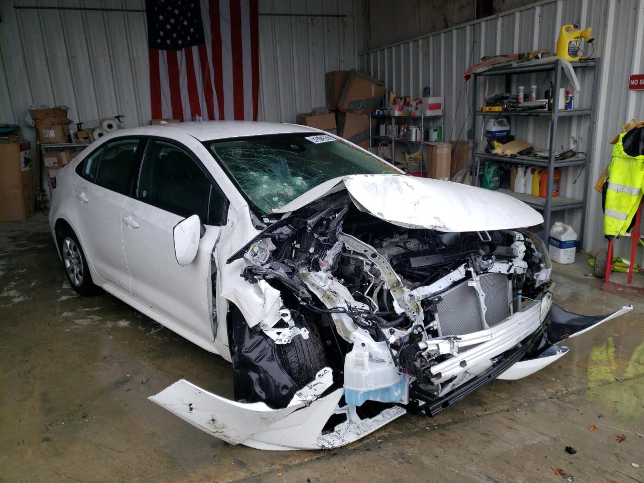 TOYOTA COROLLA LE 2020 with VIN 5YFEPRAE4LP121432 - Photo from auction