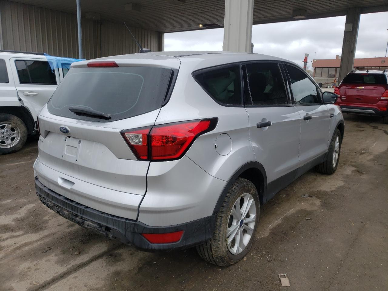 Photo 4 from auction – 2019 FORD ESCAPE S with VIN 1FMCU0F76KUC52364