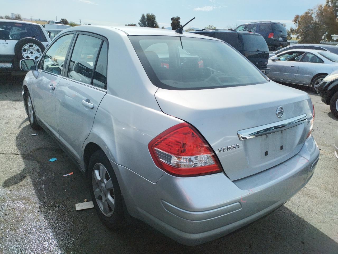 صورة رقم 3 من المزاد - 2007 NISSAN VERSA S مع VIN 3N1BC11E67L422239