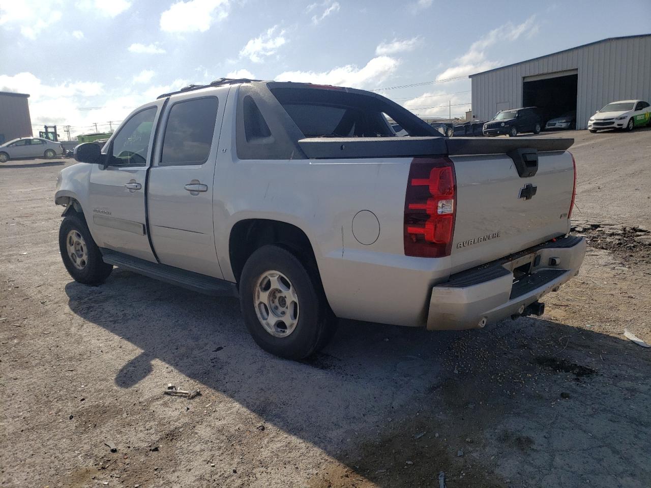 Photo 3 from auction – 2011 CHEVROLET AVALANCHE with VIN 3GNMCFE03BG106825