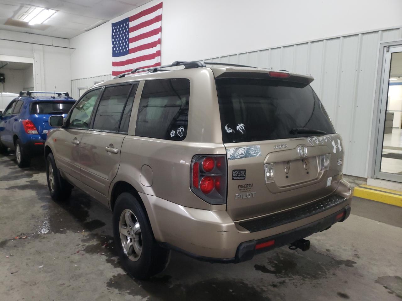 Photo 3 from auction – 2006 HONDA PILOT EX with VIN 2HKYF18546H501055