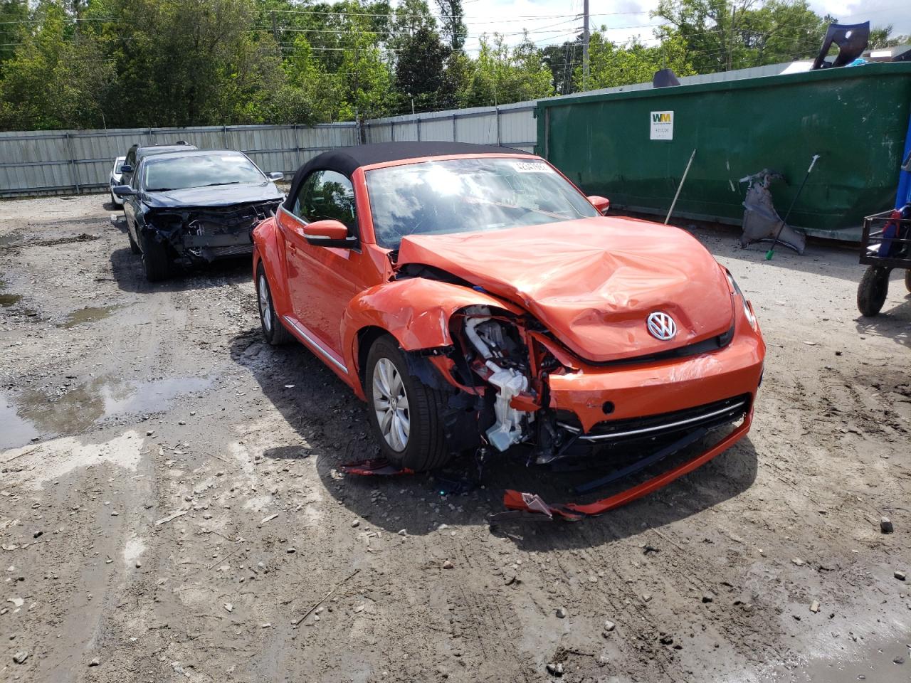 VOLKSWAGEN BEETLE S 2018 with VIN 3VW5DAAT8JM517812 - Photo from auction