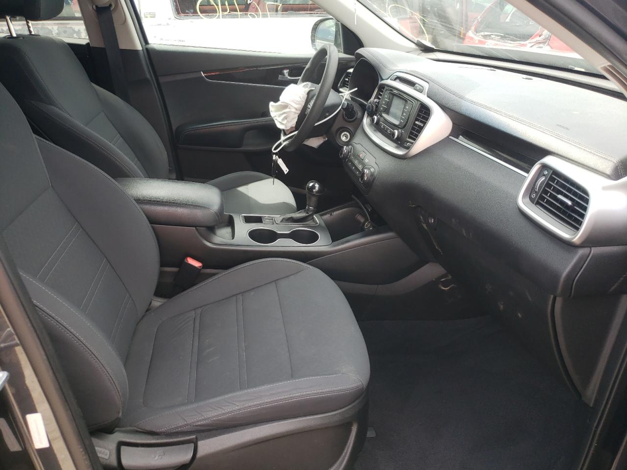 Photo 5 from auction – 2016 KIA SORENTO LX with VIN 5XYPG4A32GG122227