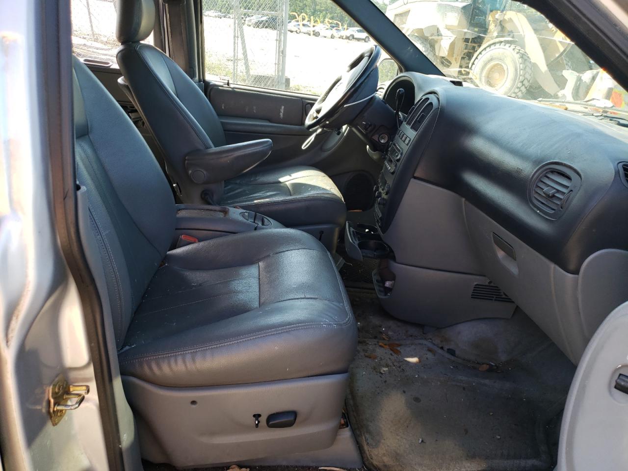Photo 5 from auction – 2004 DODGE GRAND CARA with VIN 2D4GP44L14R584218