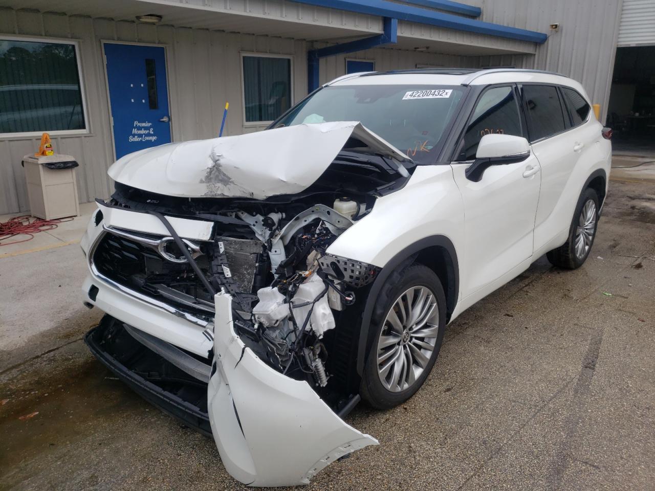 Photo 2 from auction – 2021 TOYOTA HIGHLANDER with VIN 5TDFZRAH4MS072721
