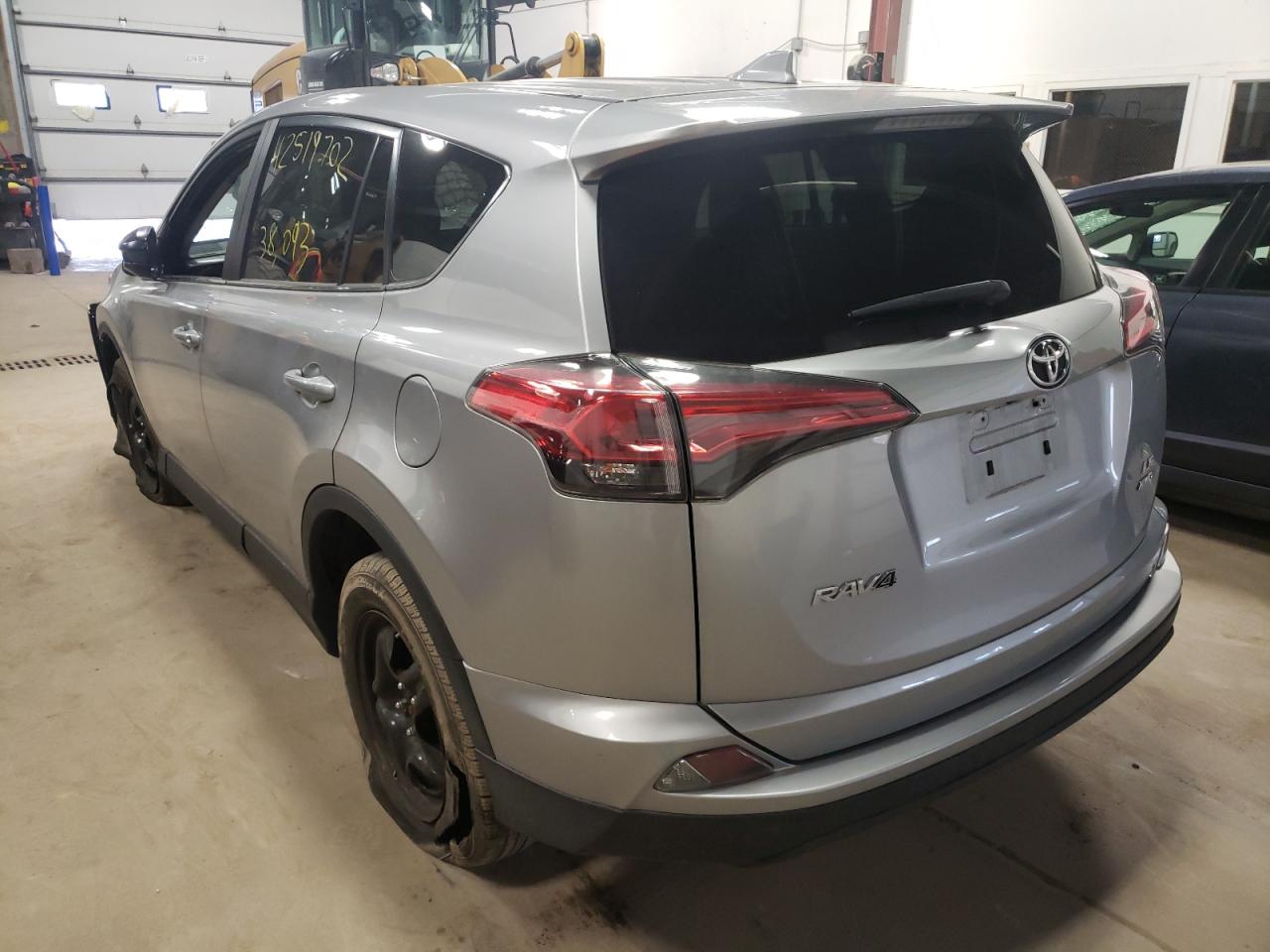 Photo 3 from auction – 2018 TOYOTA RAV4 LE with VIN 2T3BFREV4JW727669