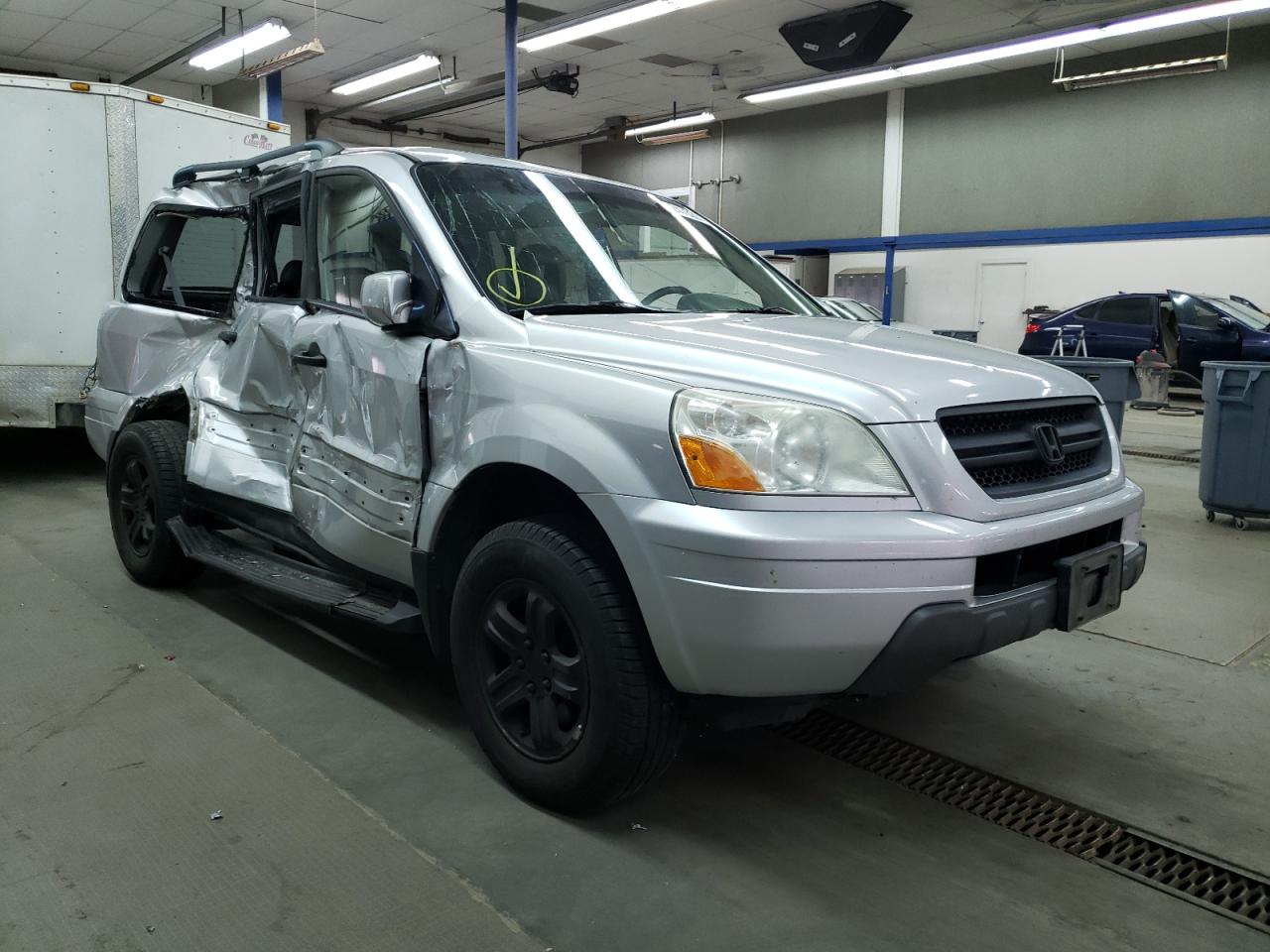 HONDA PILOT EXL 2005 with VIN 2HKYF18555H523936 - Photo from auction