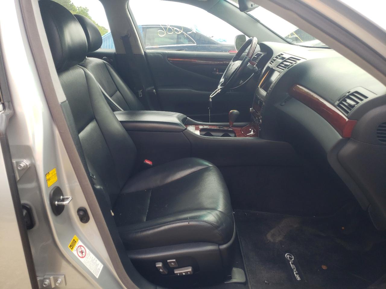 Photo 5 from auction – 2008 LEXUS LS 460L with VIN JTHGL46F585021514