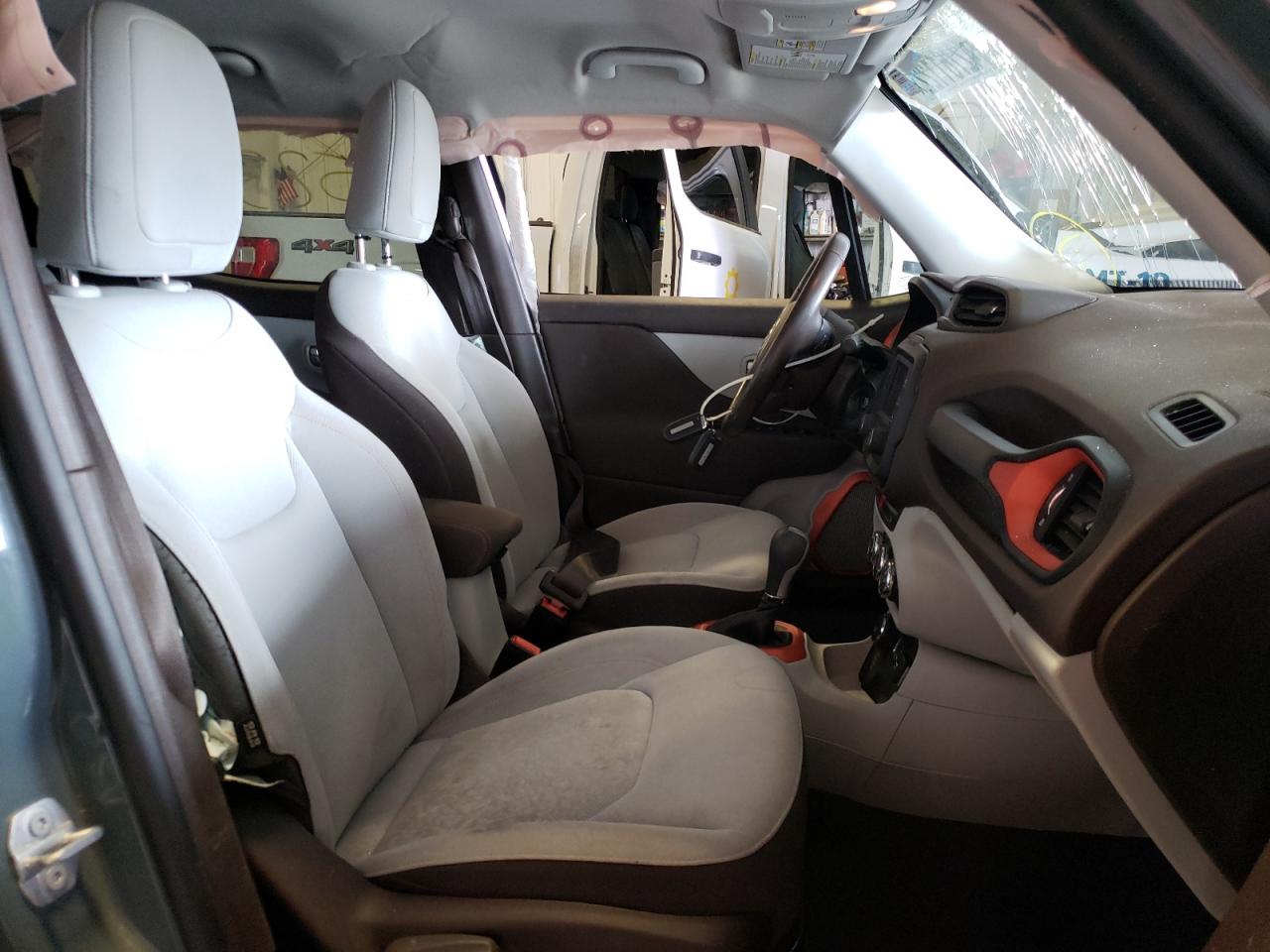 Photo 5 from auction – 2017 JEEP RENEGADE L with VIN ZACCJBBB1HPE53876