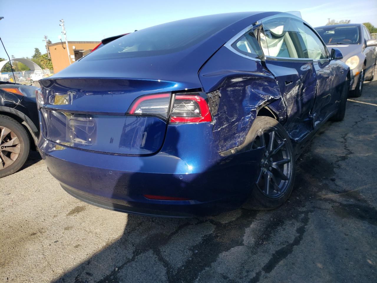 Photo 4 from auction – 2018 TESLA MODEL 3 with VIN 5YJ3E1EA5JF046173