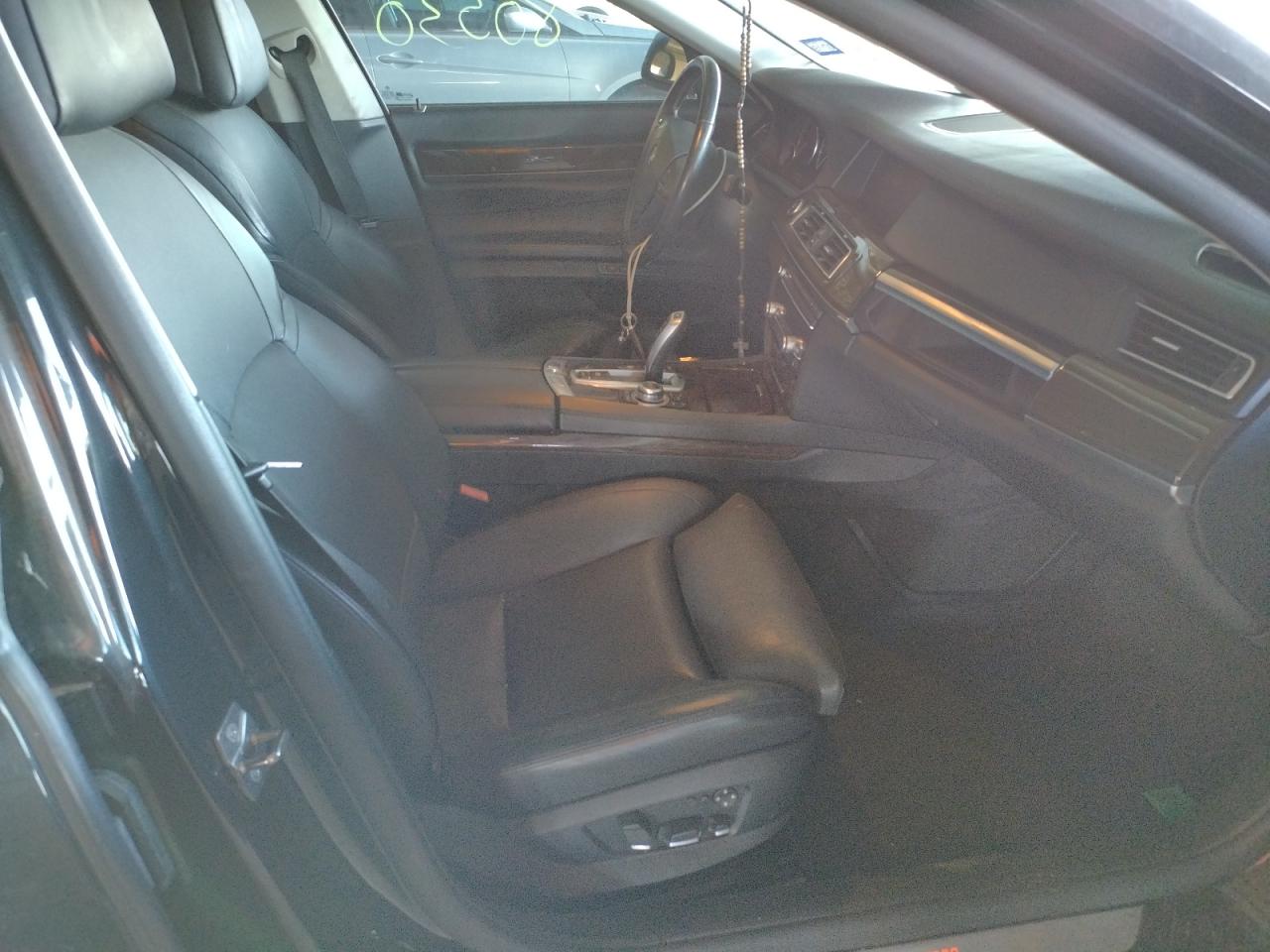 Photo 5 from auction – 2011 BMW 740 I with VIN WBAKA4C58BC612868