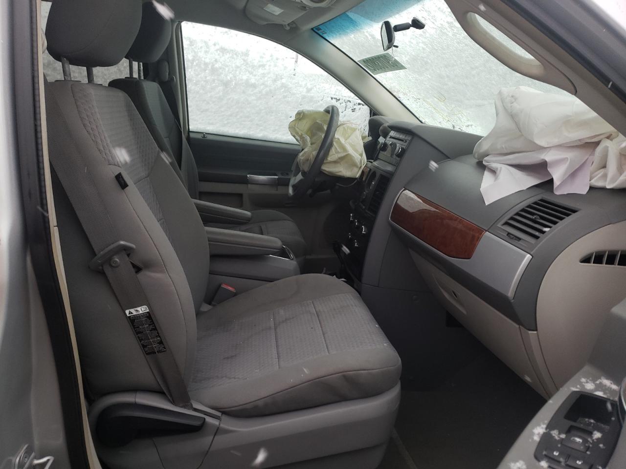 Photo 5 from auction – 2008 CHRYSLER TOWN & COU with VIN 2A8HR54P88R128705