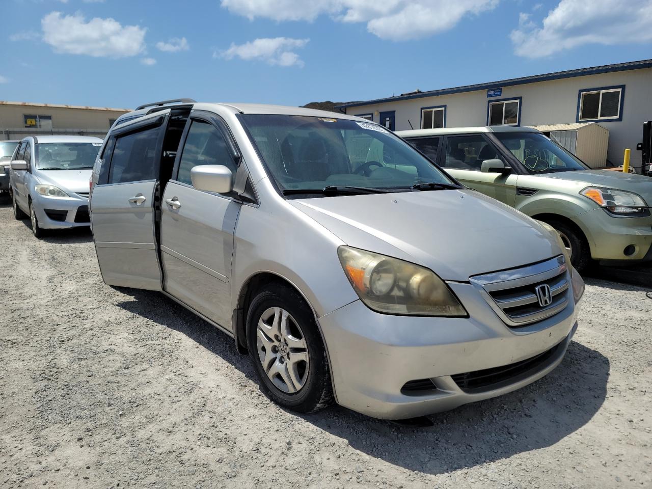 HONDA ODYSSEY EX 2005 with VIN 5FNRL38495B017136 - Photo from auction