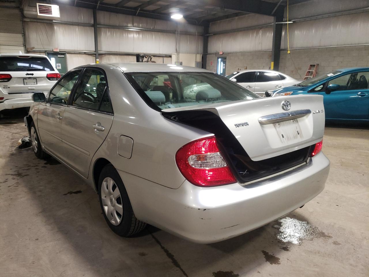 Photo 3 from auction – 2004 TOYOTA CAMRY LE with VIN 4T1BE32K64U928464