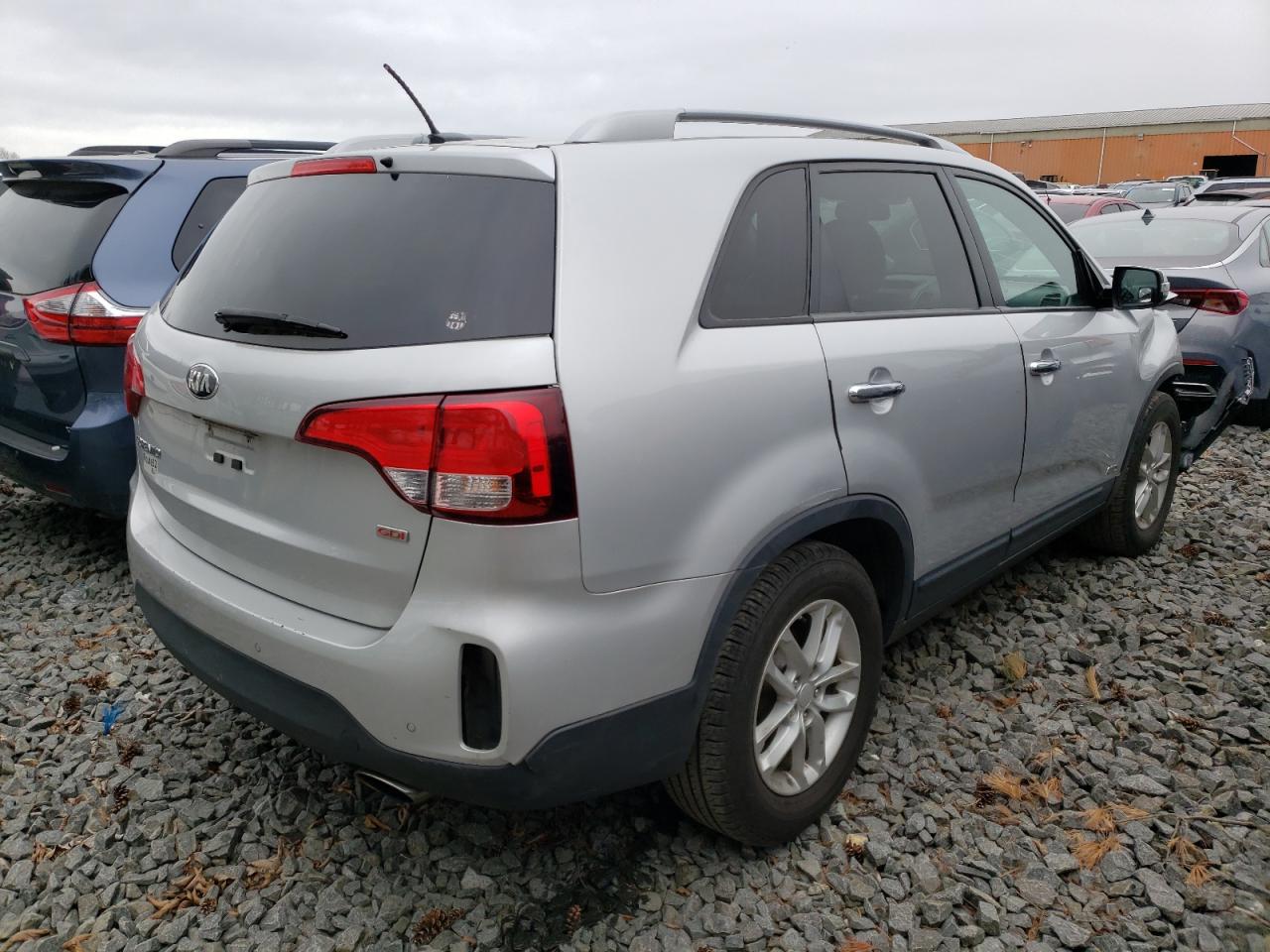 Photo 4 from auction – 2014 KIA SORENTO LX with VIN 5XYKTCA64EG496894