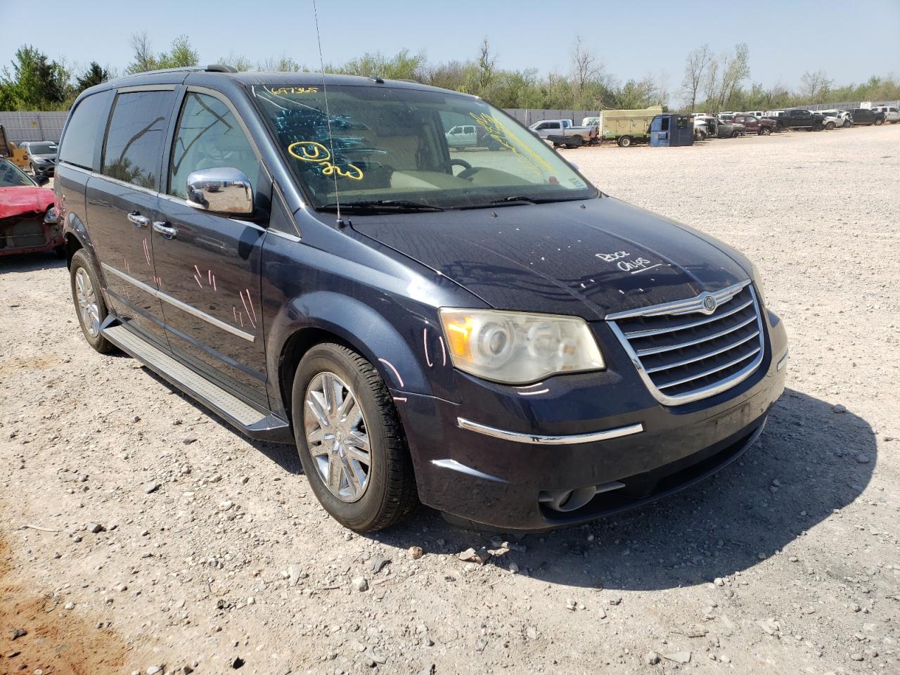 CHRYSLER TOWN & COU 2008 with VIN 2A8HR64X88R697365 - Photo from auction