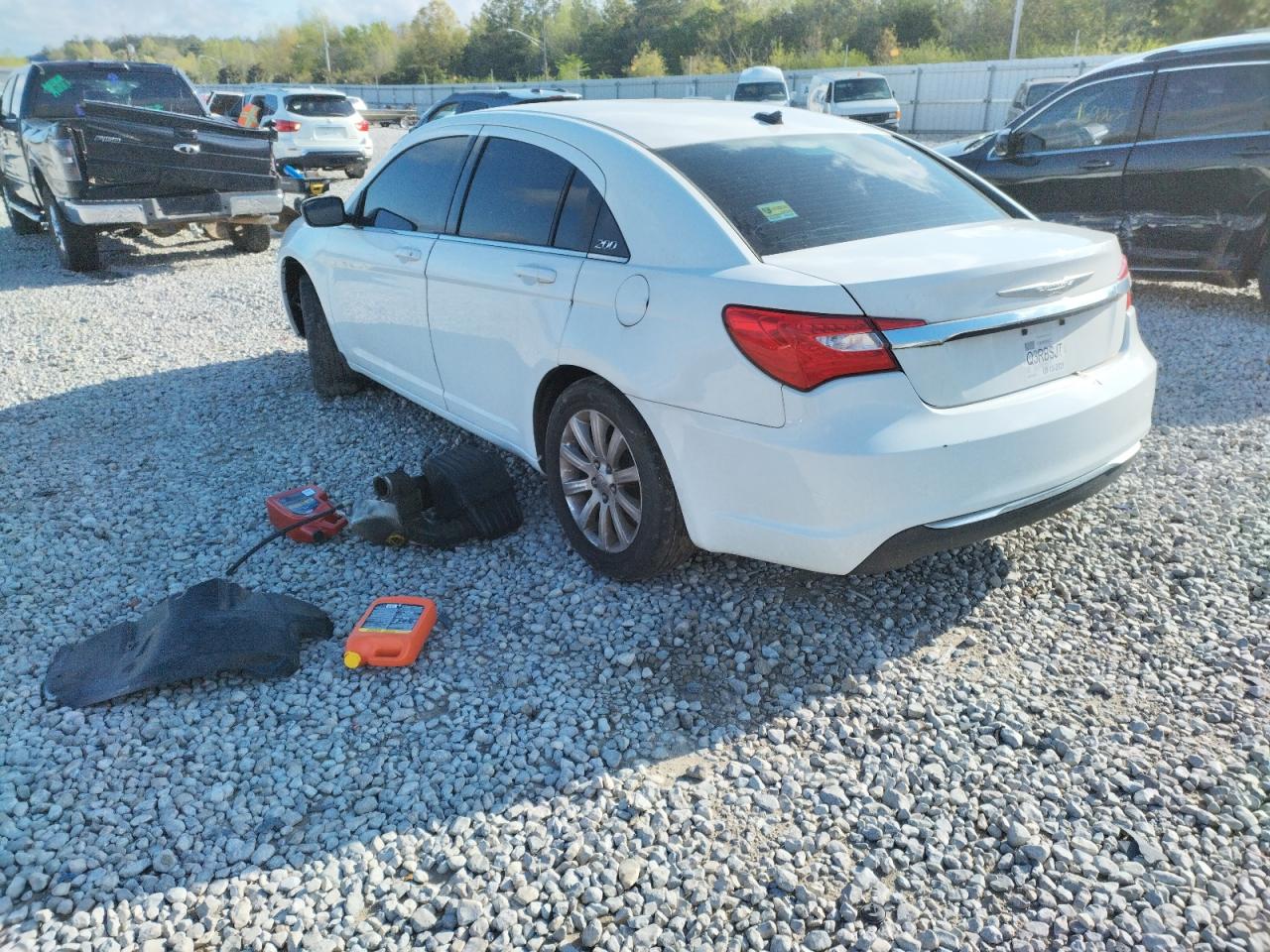 Photo 3 from auction – 2013 CHRYSLER 200 TOURIN with VIN 1C3CCBBB8DN632899