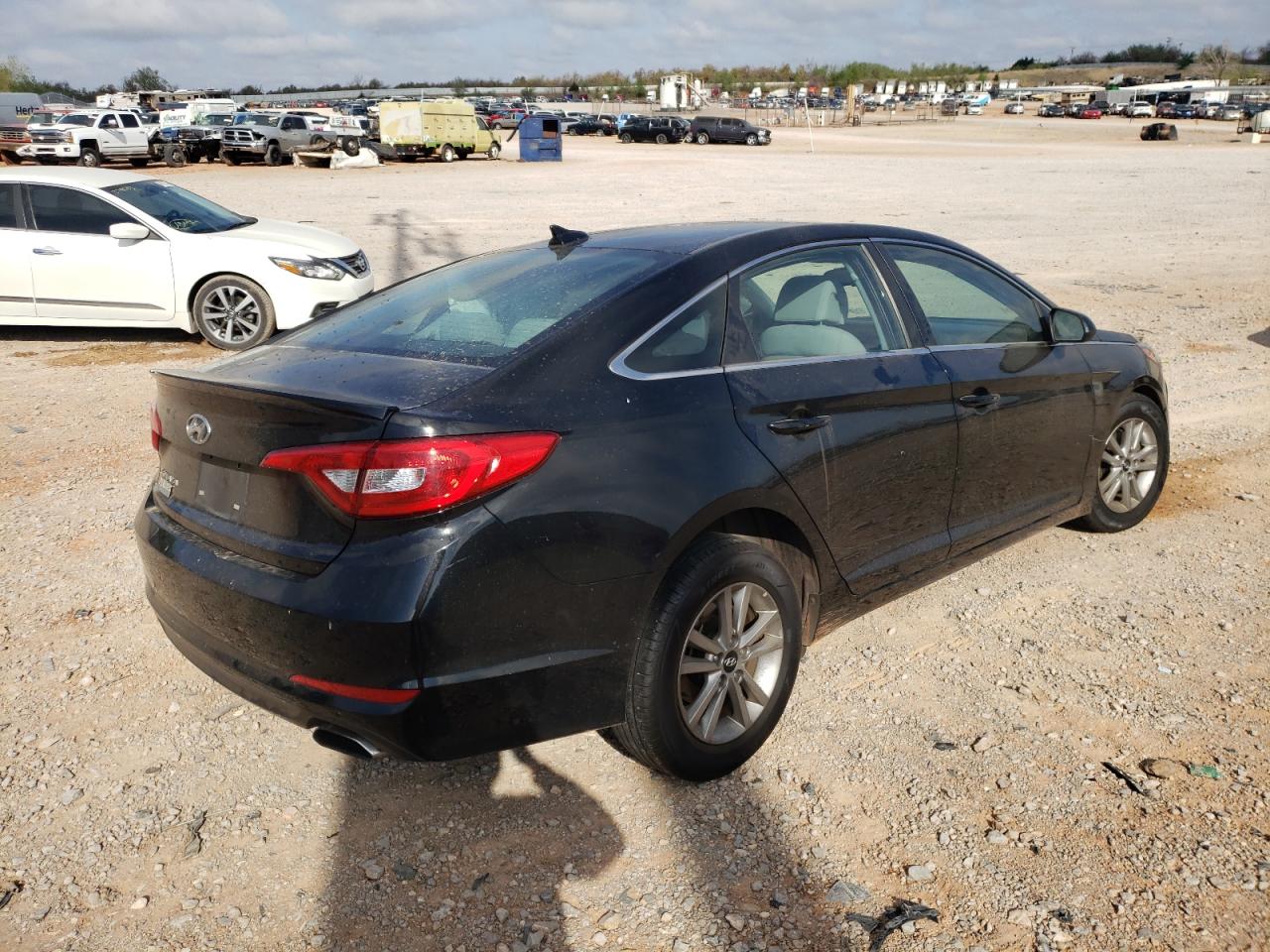 Photo 4 from auction – 2016 HYUNDAI SONATA SE with VIN 5NPE24AF8GH372774