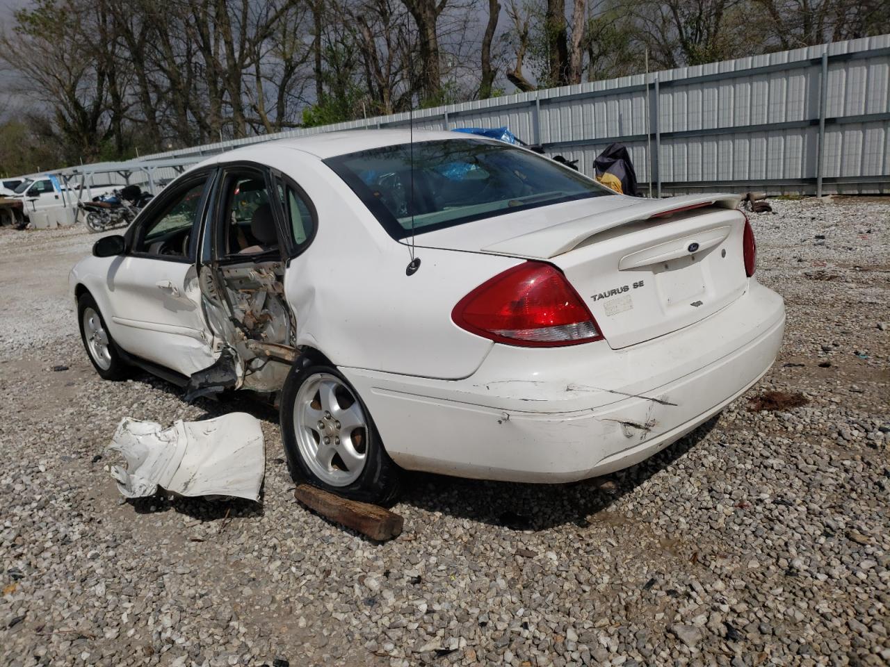 Photo 3 from auction – 2005 FORD TAURUS SE with VIN 1FAFP53U95A197968