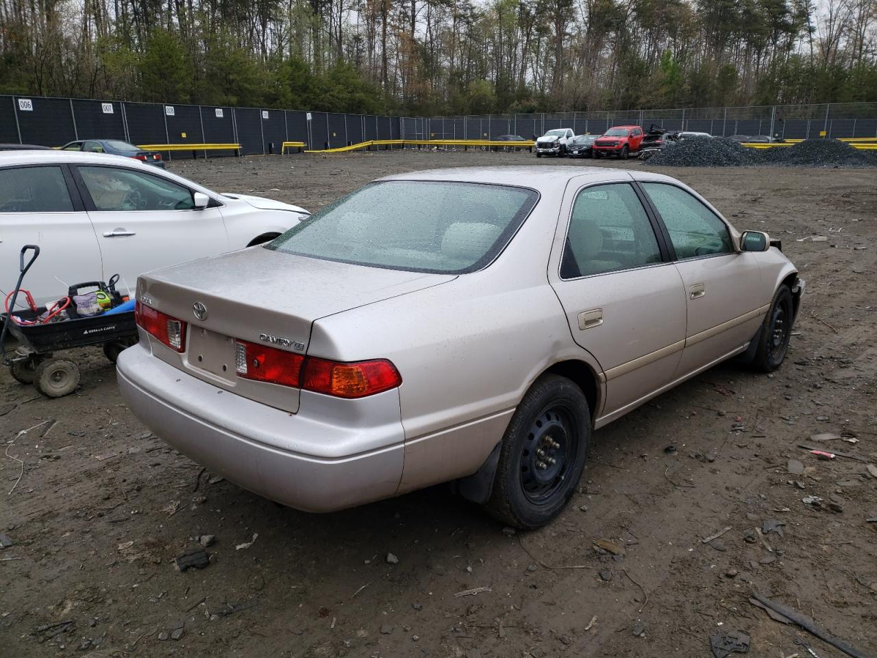 Photo 4 from auction – 2001 TOYOTA CAMRY with VIN 4T1BG22K81U114557