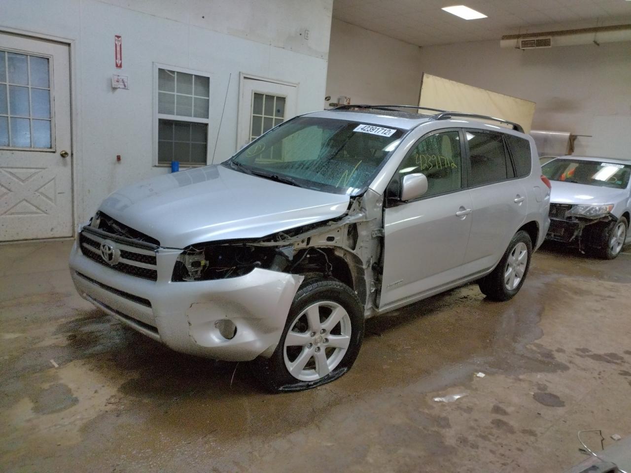 Photo 2 from auction – 2006 TOYOTA RAV4 LIMIT with VIN JTMBD31VX65043488