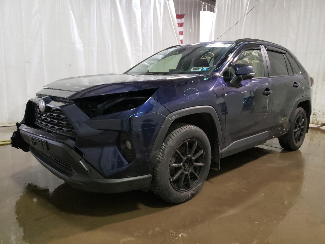 Photo 2 from auction – 2019 TOYOTA RAV4 XLE with VIN JTMP1RFVXKD005821