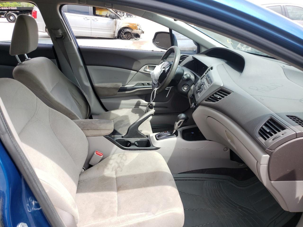 Photo 5 from auction – 2012 HONDA CIVIC LX with VIN 19XFB2F55CE045627