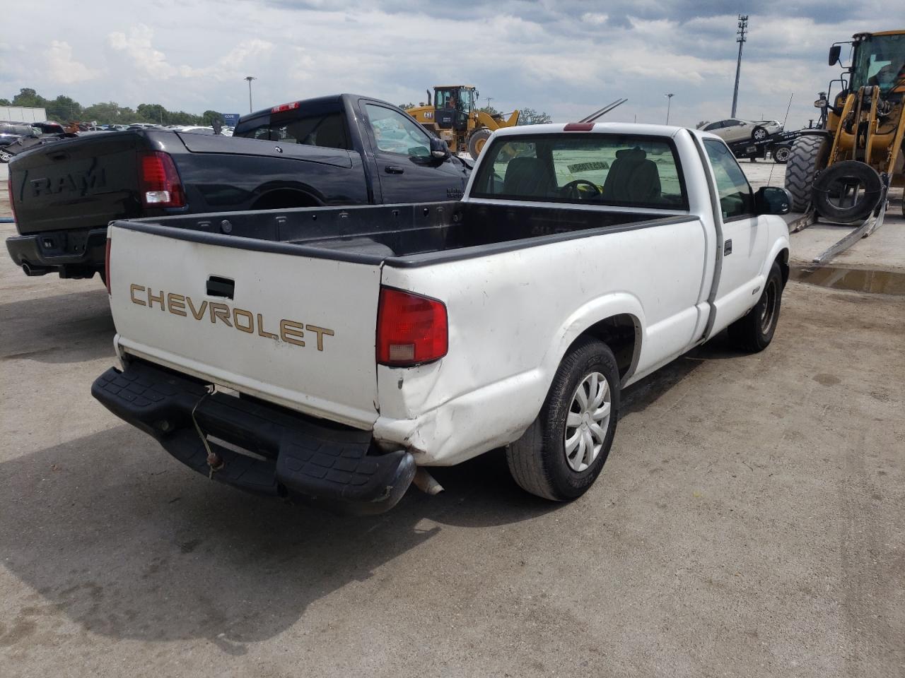 Photo 4 from auction – 2002 CHEVROLET SILVERADO with VIN 1GCCS14W328259775