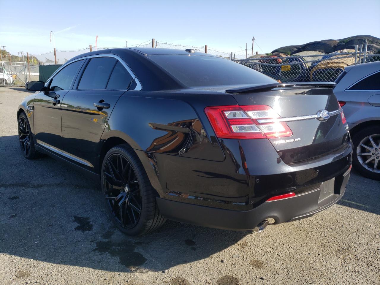 Photo 3 from auction – 2018 FORD TAURUS SHO with VIN 1FAHP2KT6JG123608
