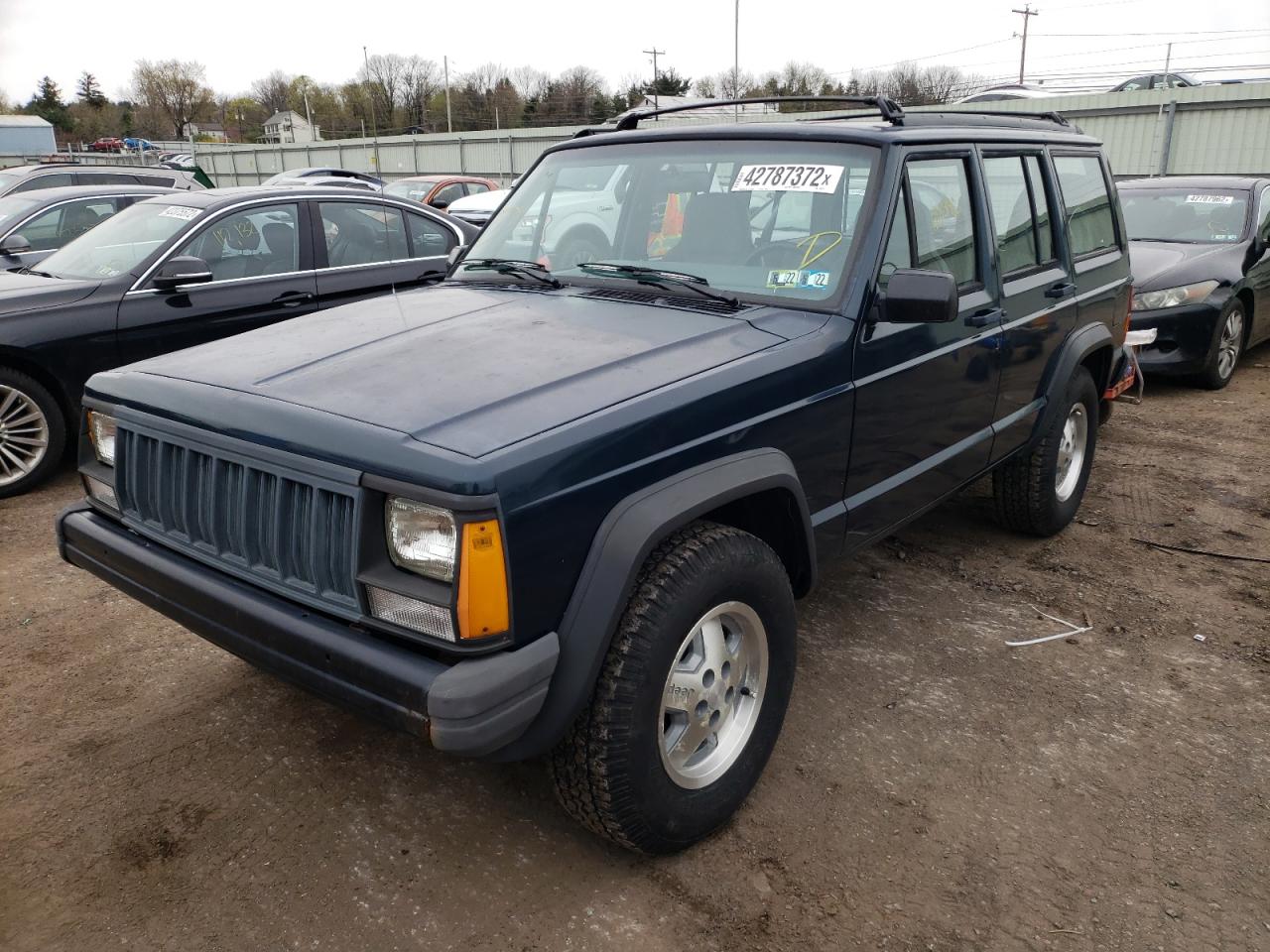 Photo 2 from auction – 1996 JEEP CHEROKEE S with VIN 1J4FJ28S8TL216071