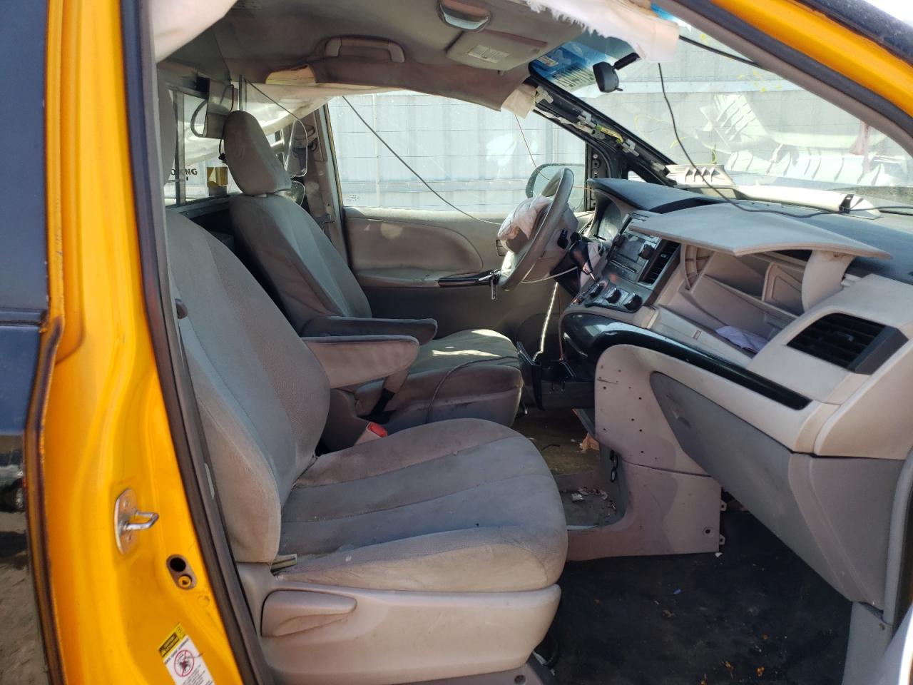 Photo 5 from auction – 2012 TOYOTA SIENNA with VIN 5TDZK3DC4CS203269